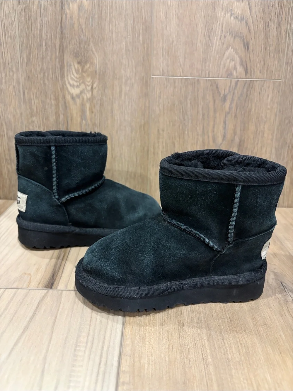 UGG Kids Black Mini Snap Button Suede Nubuck Jona Shearling Boots size 7C